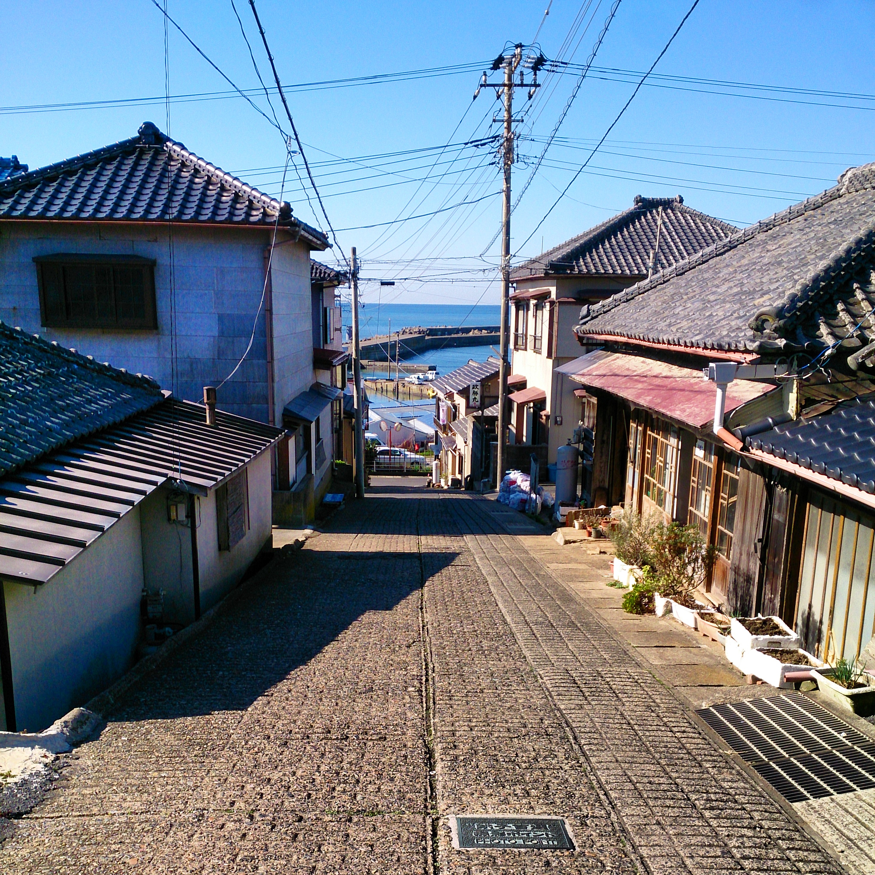 外川の町並み（本浦通り）